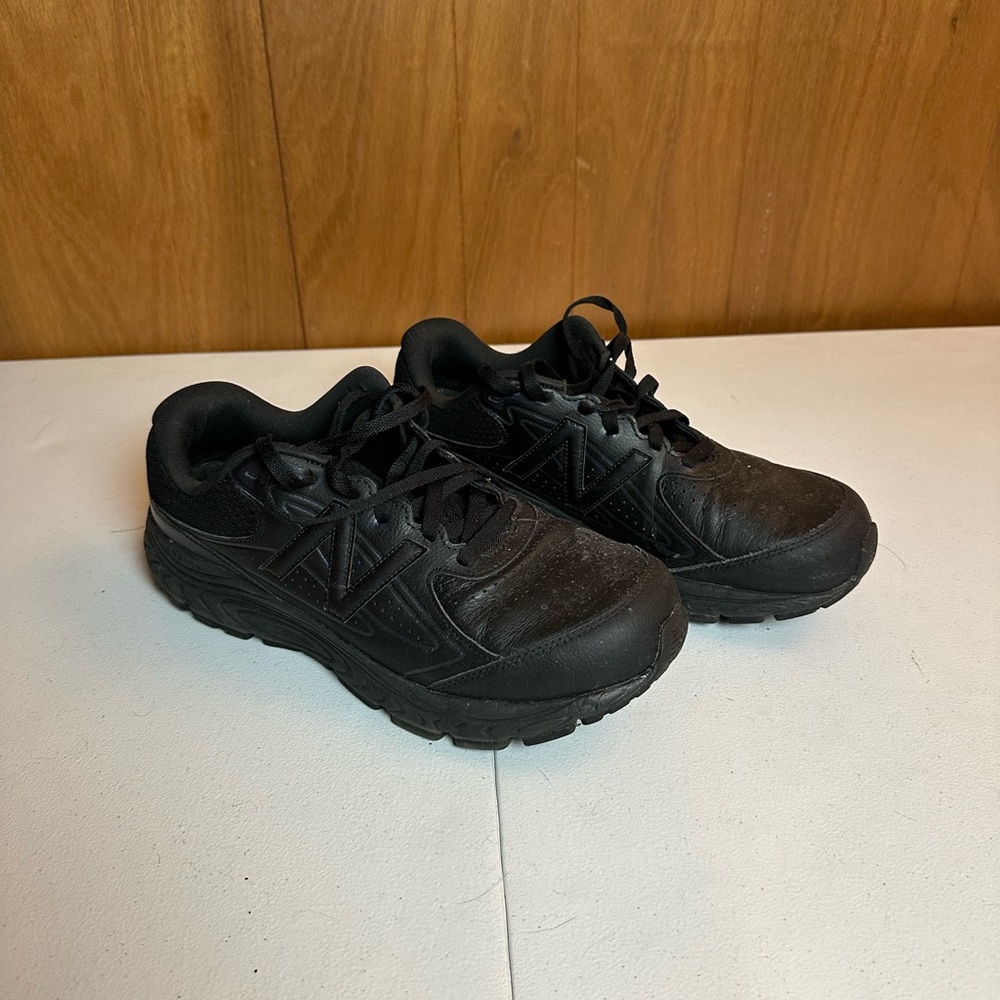 Barely worn New Balance 840 shoes
